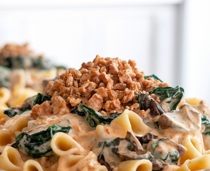 Creamy High-Protein Italian Pasta with Spinach and Mushrooms